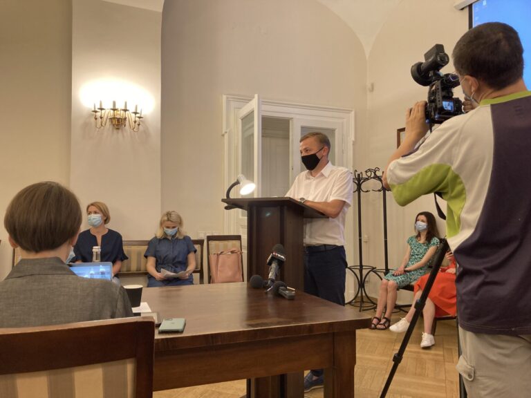 Ще 403 медики отримають від мерії Львова по 20 тис грн допомоги