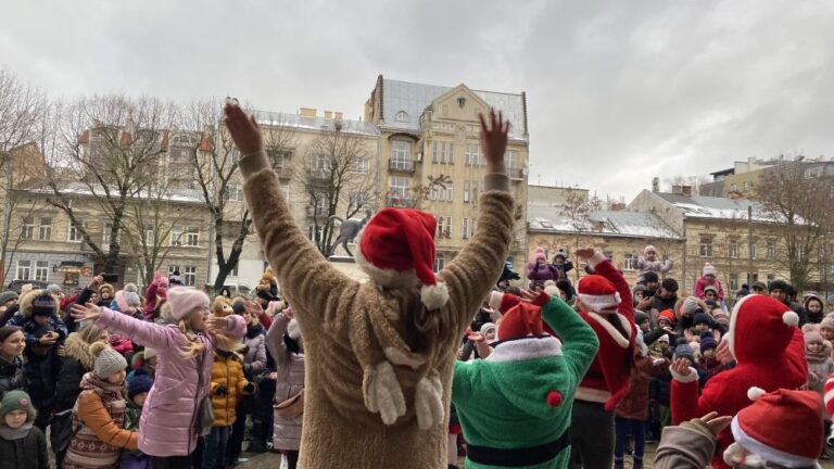 У Львові для діток учасників АТО/ООС організували свято Миколая