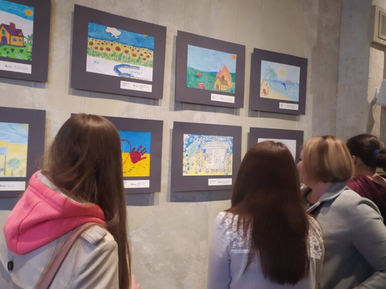 «Я мрію..»: у Львові відкрили виставку малюнків дітей з інвалідністю