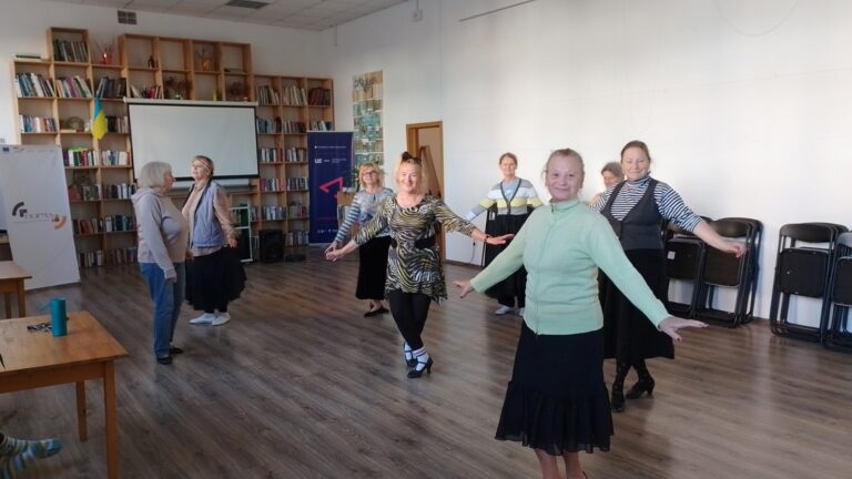 У Львові для літніх панів та панянок організували танцювальний клас