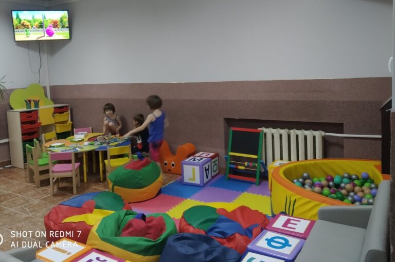 У Шевченківському відділі соціального захисту облаштували «Кімнату матері та дитини»
