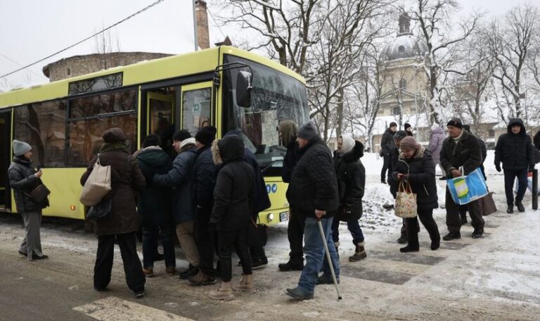 Соціальний автобус для бездомних у Львові здійснив перший виїзд