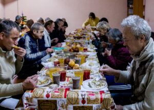 Кутя, вареники, пампушки: у Львові для бездомних людей організують різдвяну вечерю