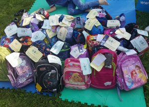 У Львові дітям із кризових сімей подарували шкільне приладдя
