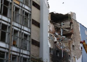 Ще понад 100 мешканців, чиє житло постраждало від обстрілів росії, отримають допомогу від міста