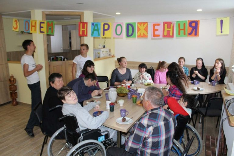 У Львові людям з інвалідністю допомагають у Проекті «Усмішка»